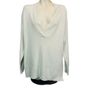 SWEATER‎ SALE 3/$30 RDI Cream V-Neck Sweater Size Medium